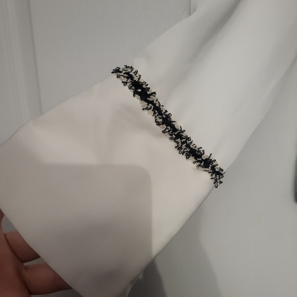 BNWT Laundry by Shelli Segal White Classic Work Blouse - Picture 4 of 8